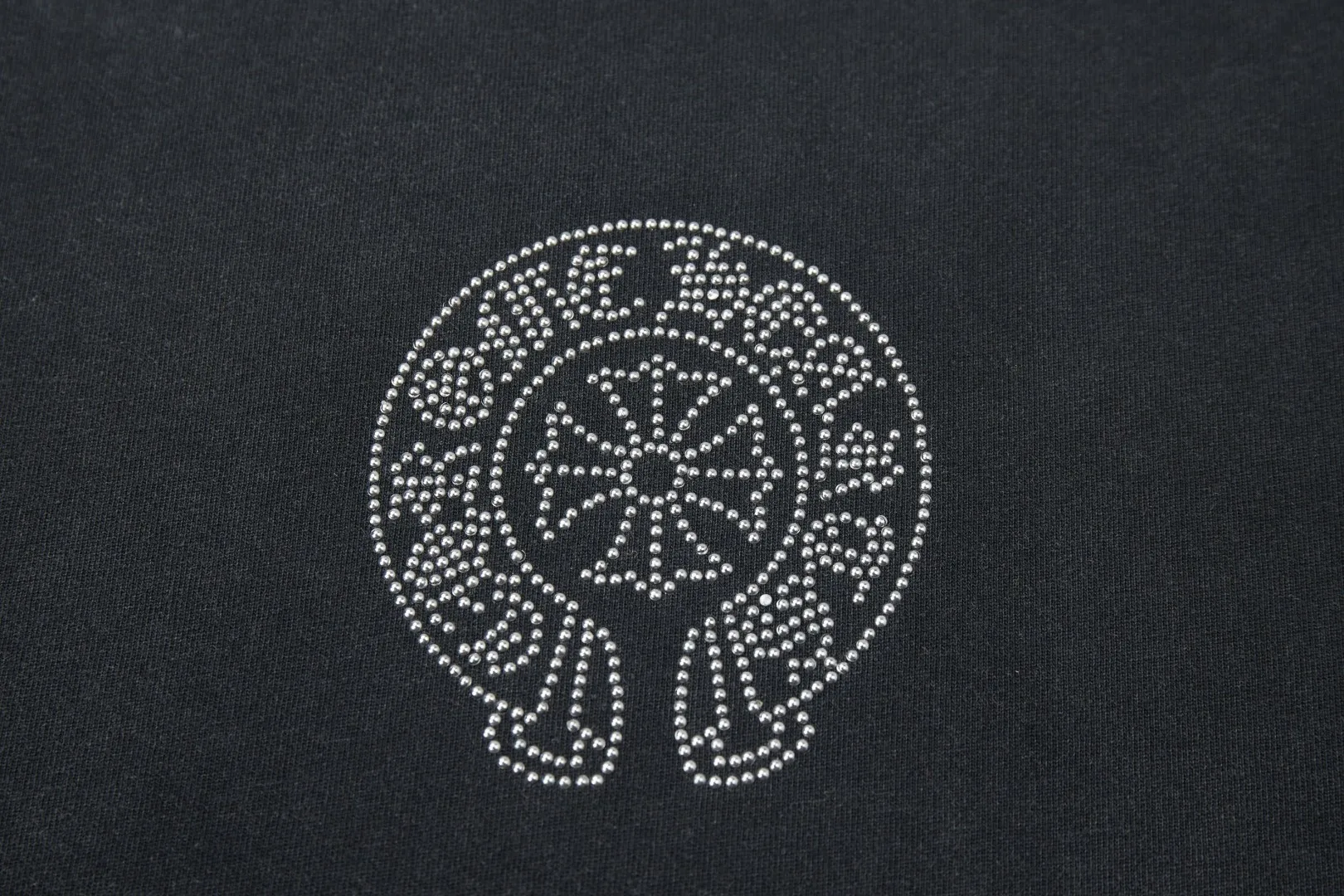 🅿️230 ✨CH✨🆕25SS spring and summer new style ✝Fresh rhinestone short sleeves Light luxury essential item for daily commuting for men and women Correct version Welcome to compare Detailed features · 280g 100% pure cotton double yarn jersey fabric · Custom dyed in the same vat, special thickened 32 count double-ply 1X1 thread · Imported Australian pearlescent diamonds✝patterns➕hardware nuts are stamped at high temperature. Ready-made garments are dyed, then faded, fried snowflakes and frayed, then washed to make them look old. General washing improves the effect · Double-needle stitching and seam-crossing process · Original main mark washed tag brand moisture-proof paper packaging Color: black/gray/orange/blue Size: S/M/L/XL